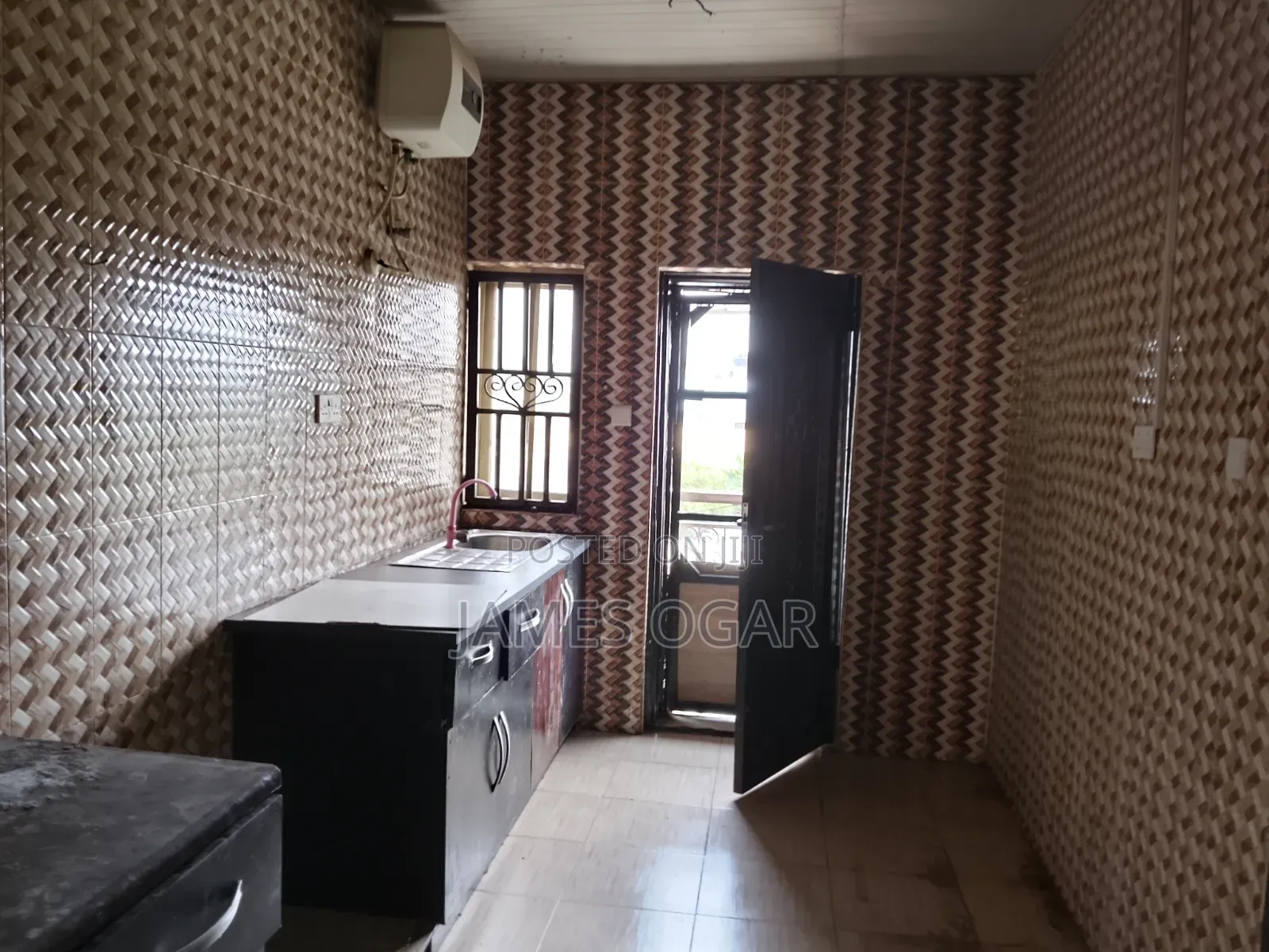 3bdrm Block of Flats in Mobil Road, Off Lekki-Epe Expressway for rent in Off Lekki-Epe Expressway