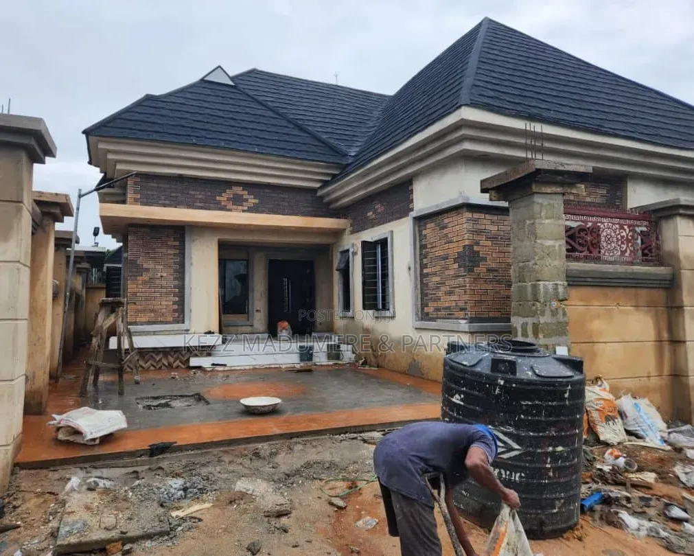 3bdrm Bungalow in Behind Magic Fm Aba for sale in Aba North