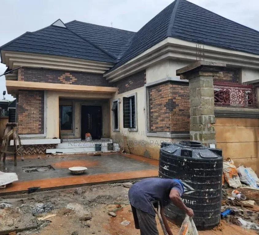 3bdrm Bungalow in Behind Magic Fm Aba for sale in Aba North