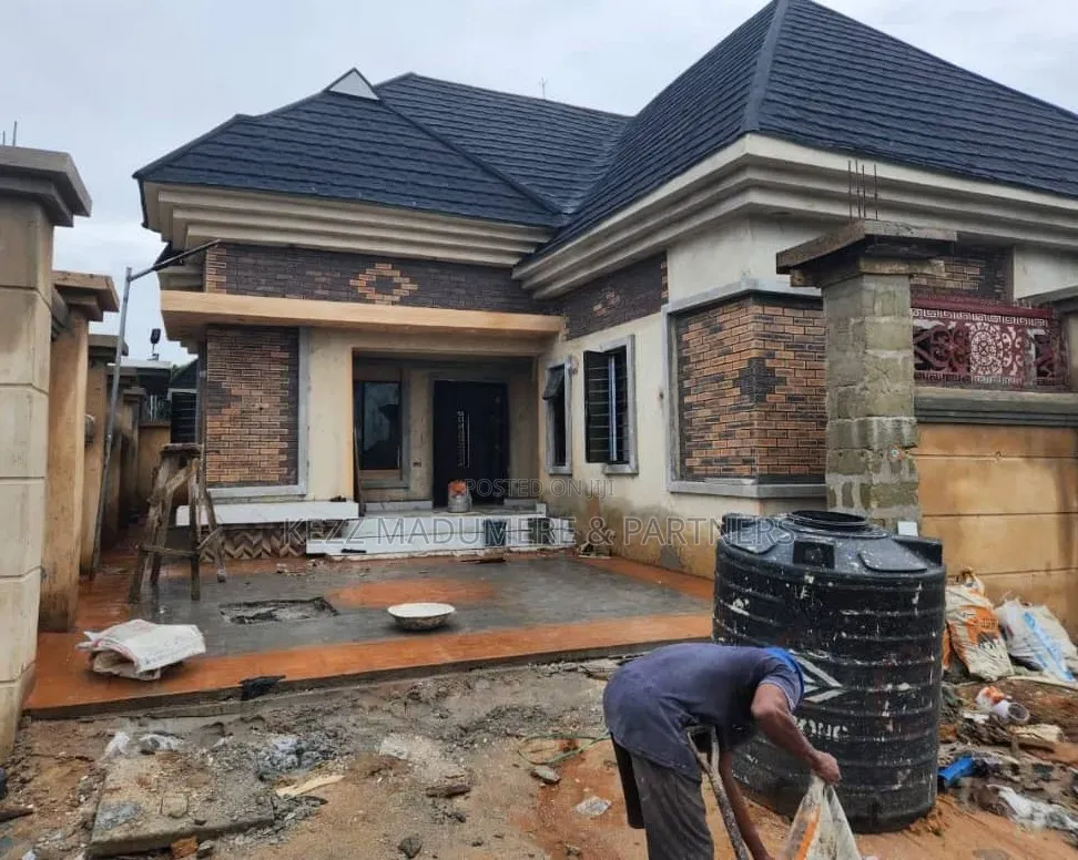 3bdrm Bungalow in Behind Magic Fm Aba for sale in Aba North