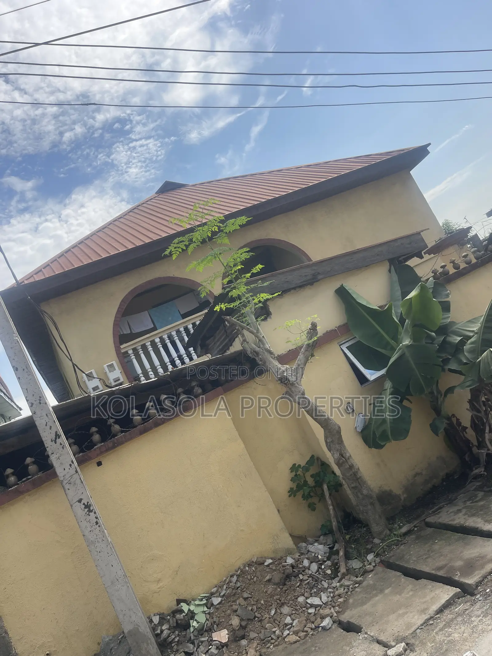 6bdrm Block of Flats in Gbolade Adebanjo, Coker Road for sale in Coker Road