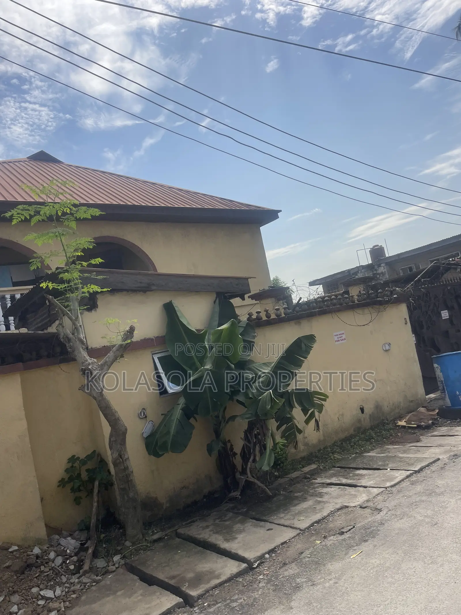 6bdrm Block of Flats in Gbolade Adebanjo, Coker Road for sale in Coker Road