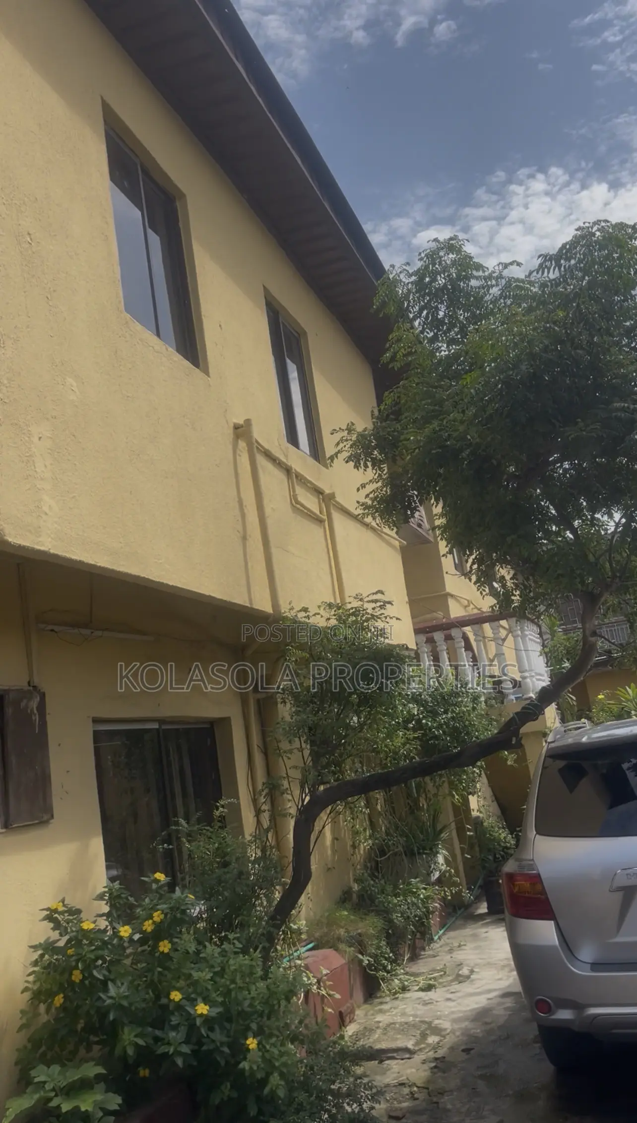 6bdrm Block of Flats in Gbolade Adebanjo, Coker Road for sale in Coker Road