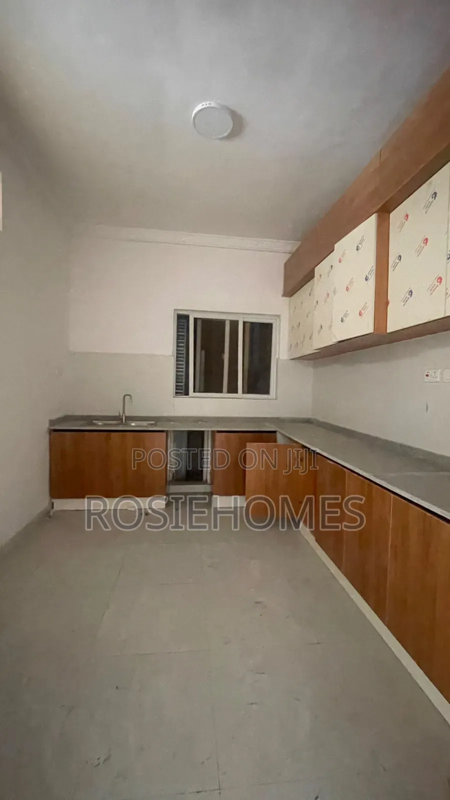 3bdrm Apartment in Osapa London for sale in Osapa london