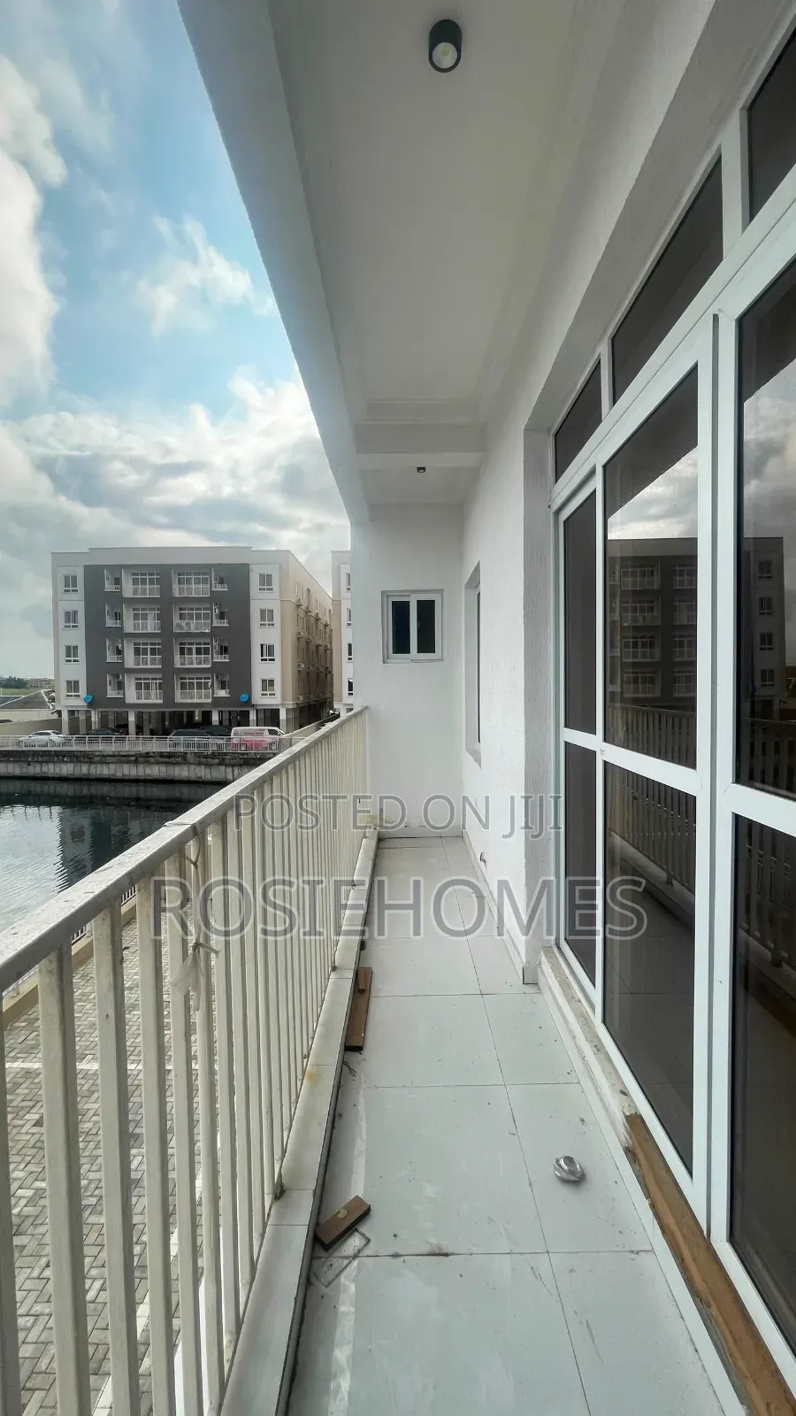 3bdrm Apartment in Osapa London for sale in Osapa london