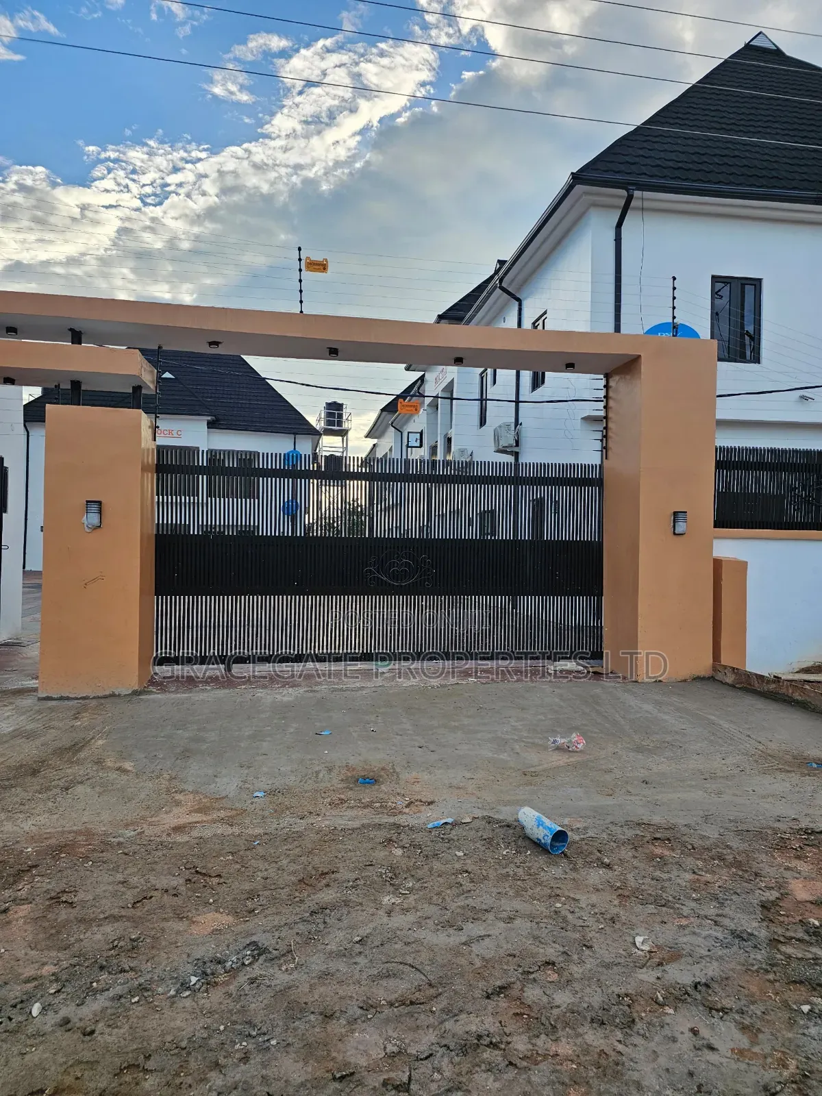 2bdrm Block of Flats in Lugbe After Dunamis for rent in Sabon Lugbe