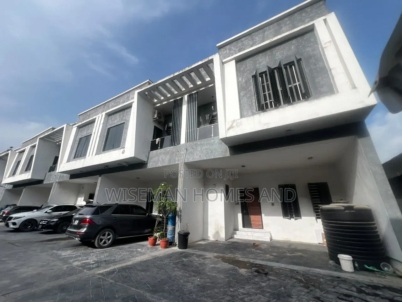 4bdrm Duplex in Off Spg Road Ologolo for rent in Ologolo