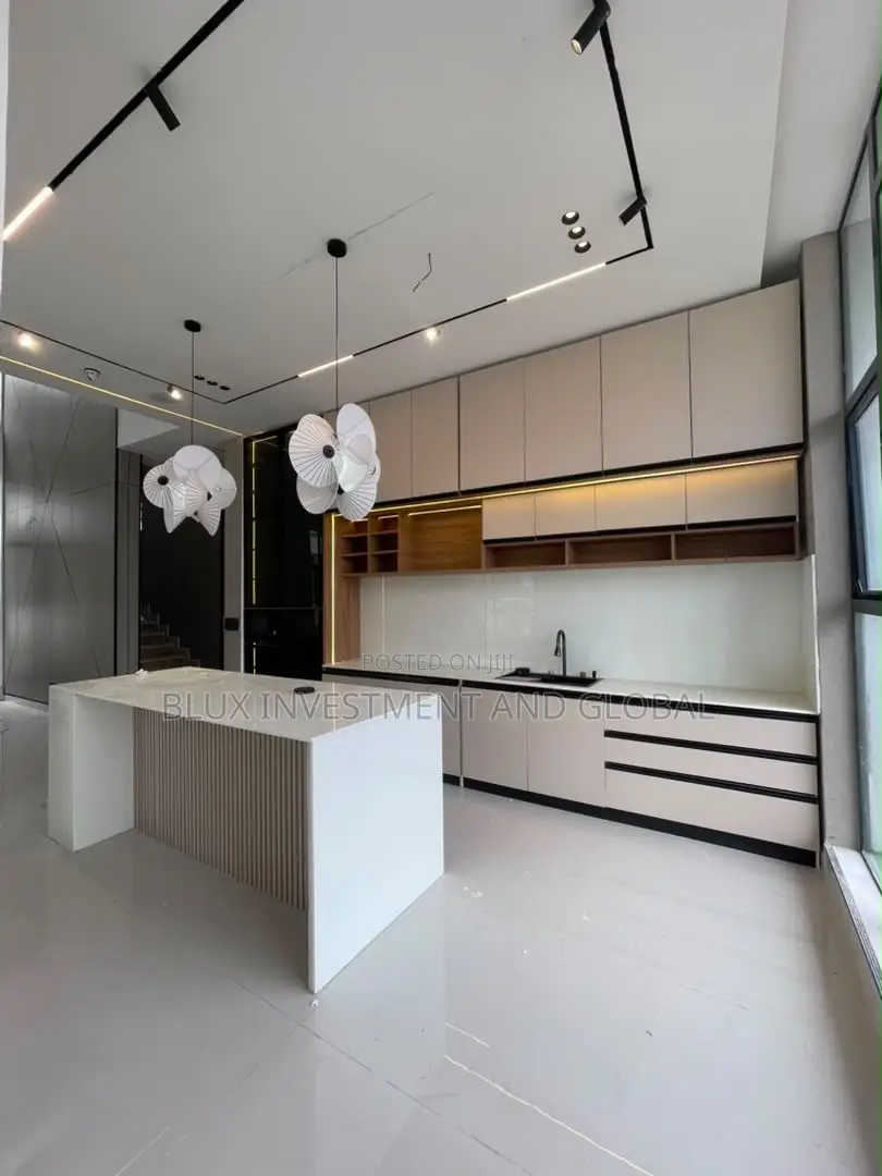 6bdrm Duplex in Osapa london for sale in Osapa london