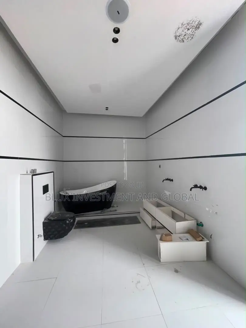 6bdrm Duplex in Osapa london for sale in Osapa london