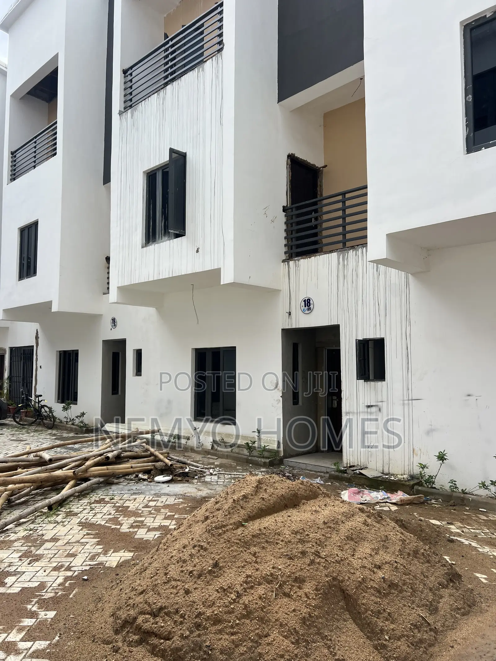 4bdrm Duplex in Kaura for sale in Kaura