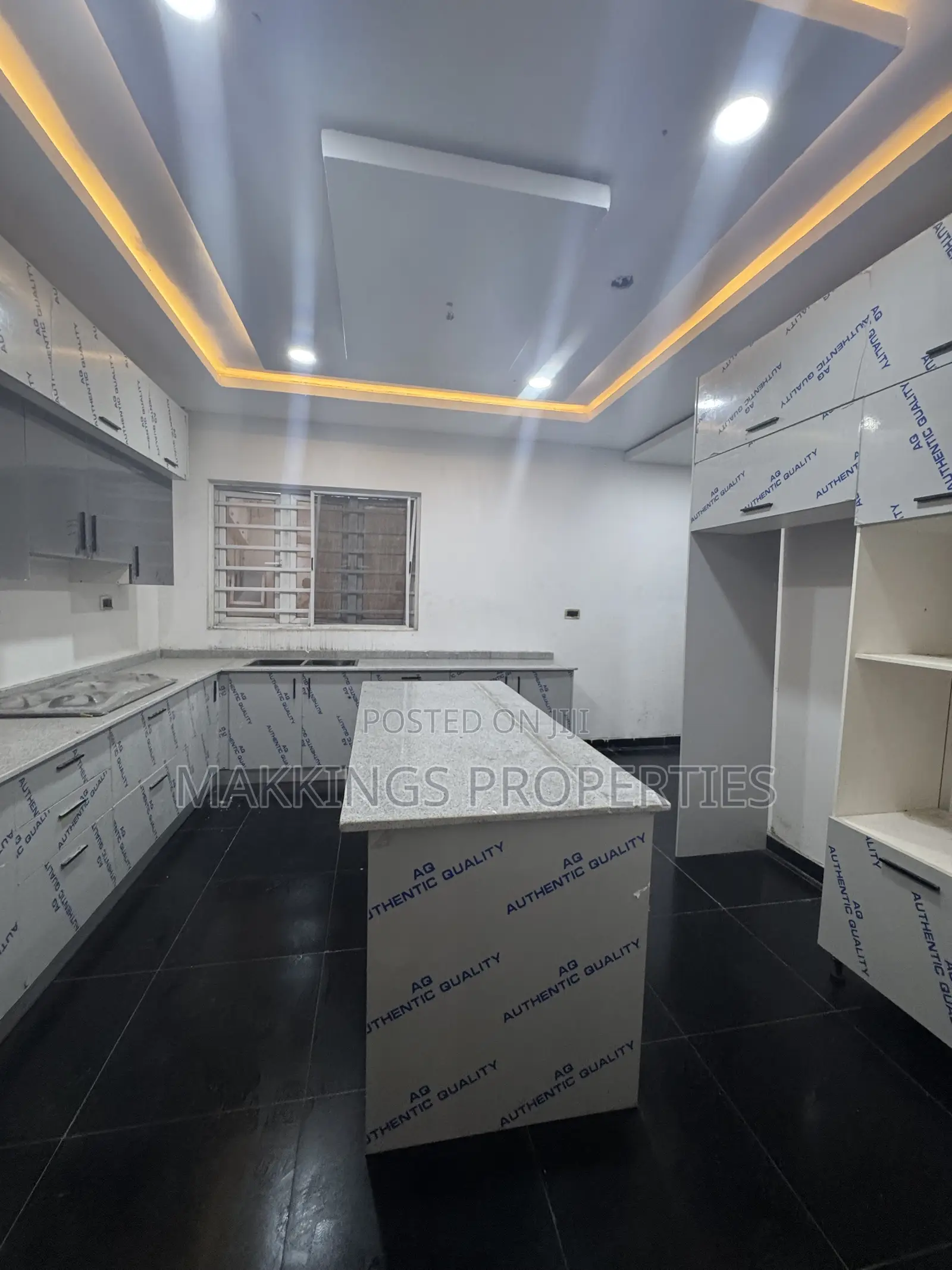 5bdrm Duplex in Lekki Phase 1 for sale in Lekki Phase 1