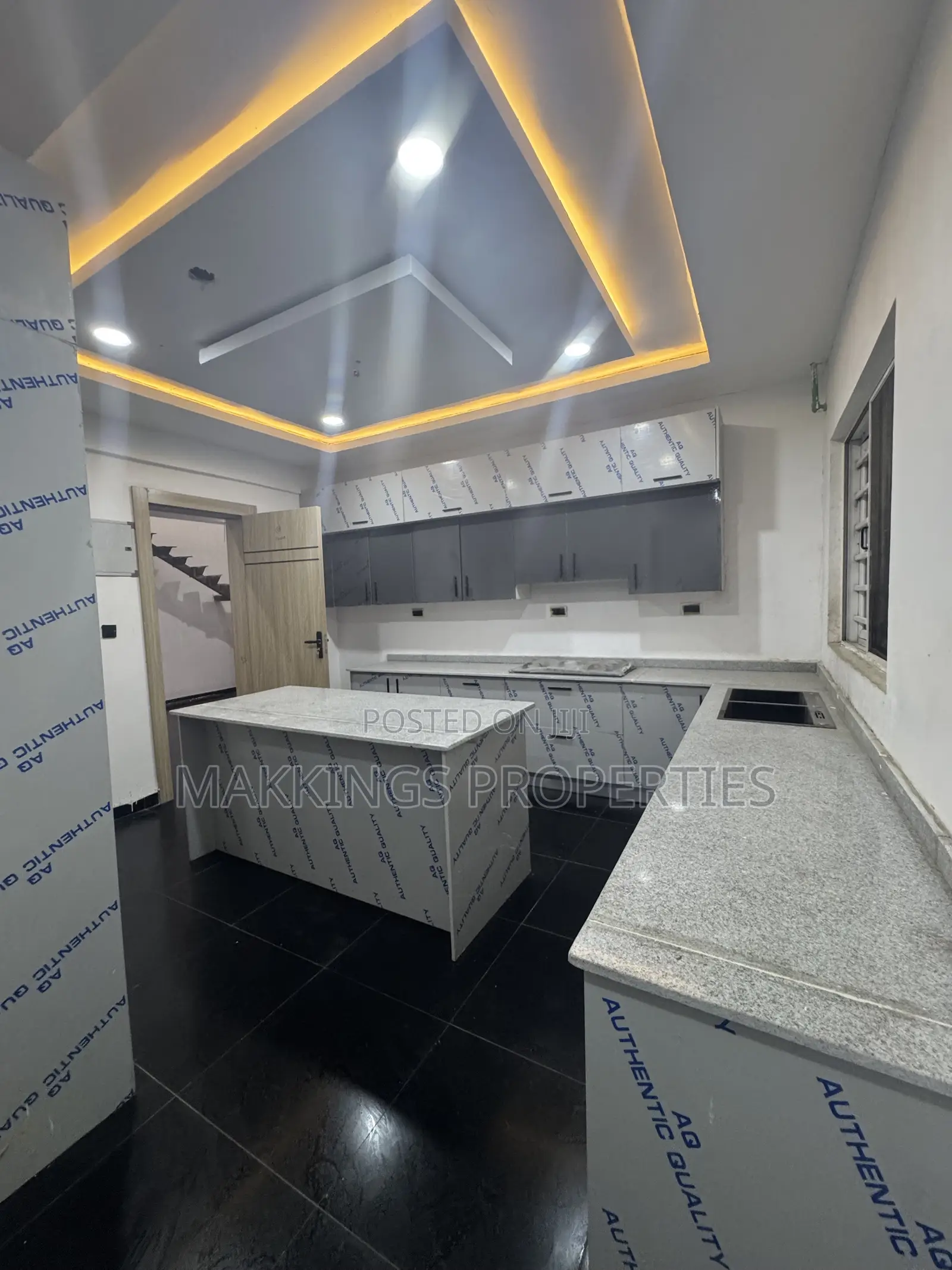 5bdrm Duplex in Lekki Phase 1 for sale in Lekki Phase 1