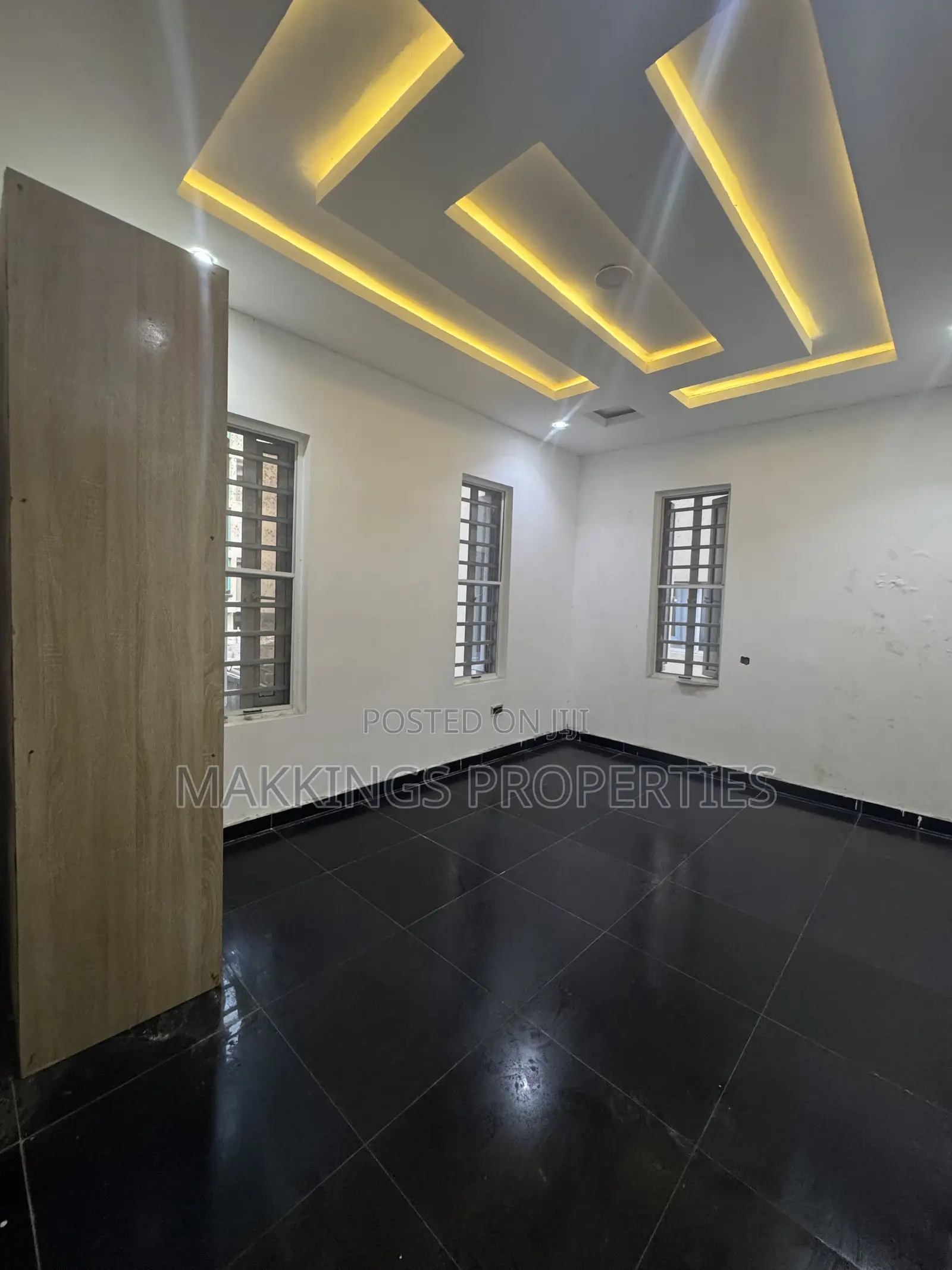 5bdrm Duplex in Lekki Phase 1 for sale in Lekki Phase 1