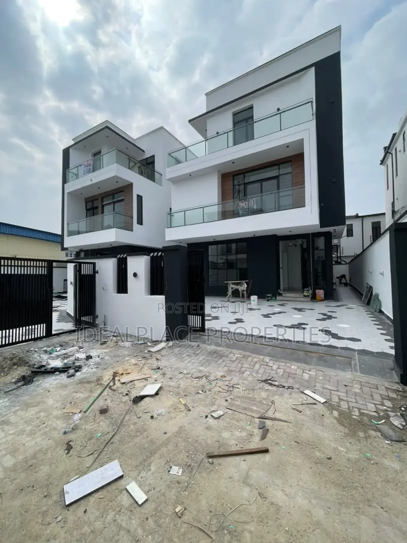 5bdrm Duplex in Chevron for sale in Chevron