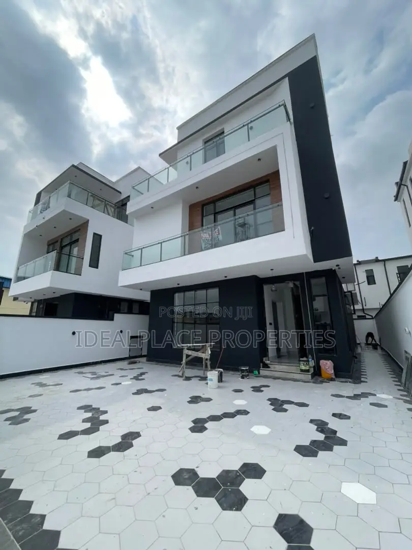 5bdrm Duplex in Chevron for sale in Chevron
