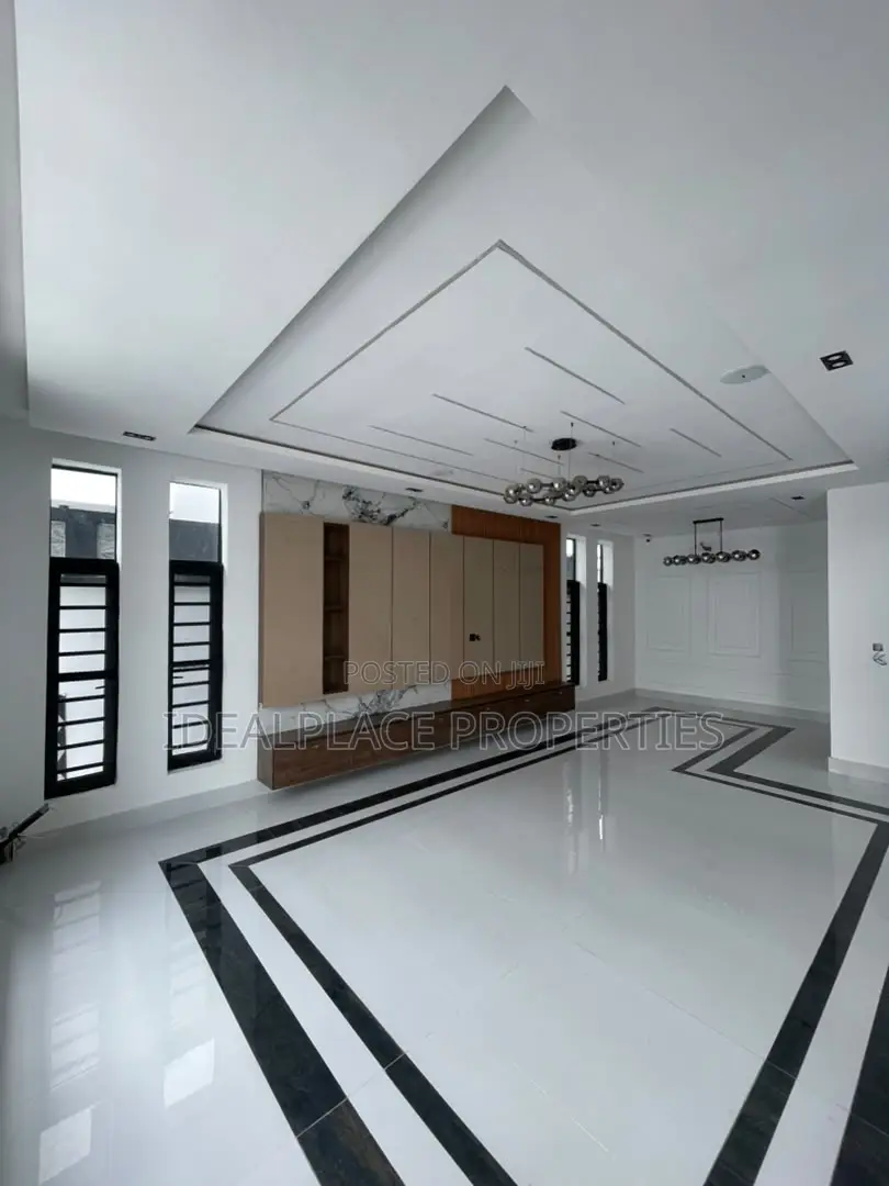 5bdrm Duplex in Chevron for sale in Chevron