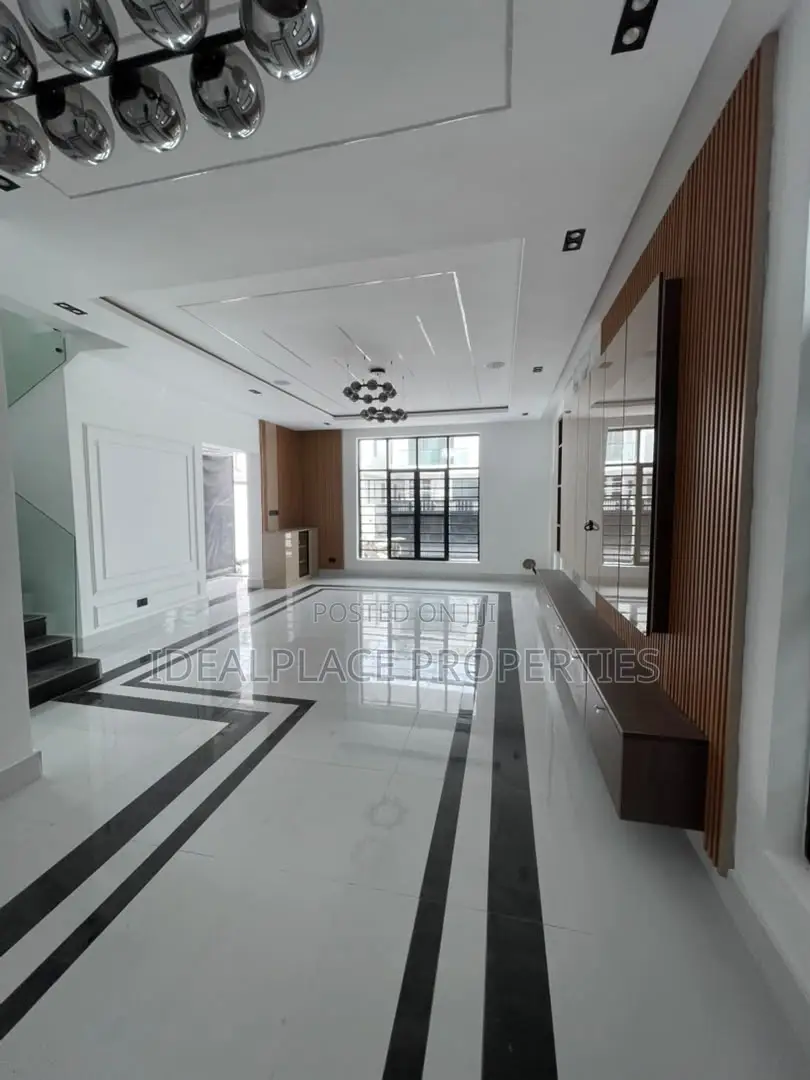 5bdrm Duplex in Chevron for sale in Chevron