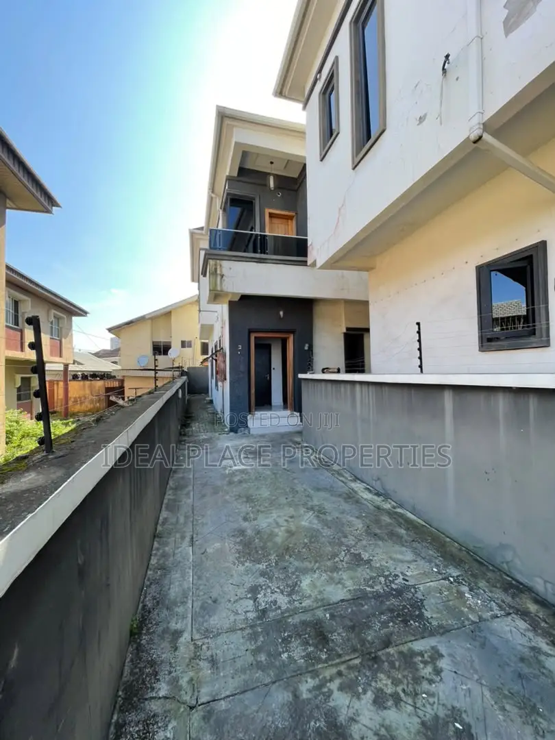 4bdrm Duplex in Ikota for rent in Ikota
