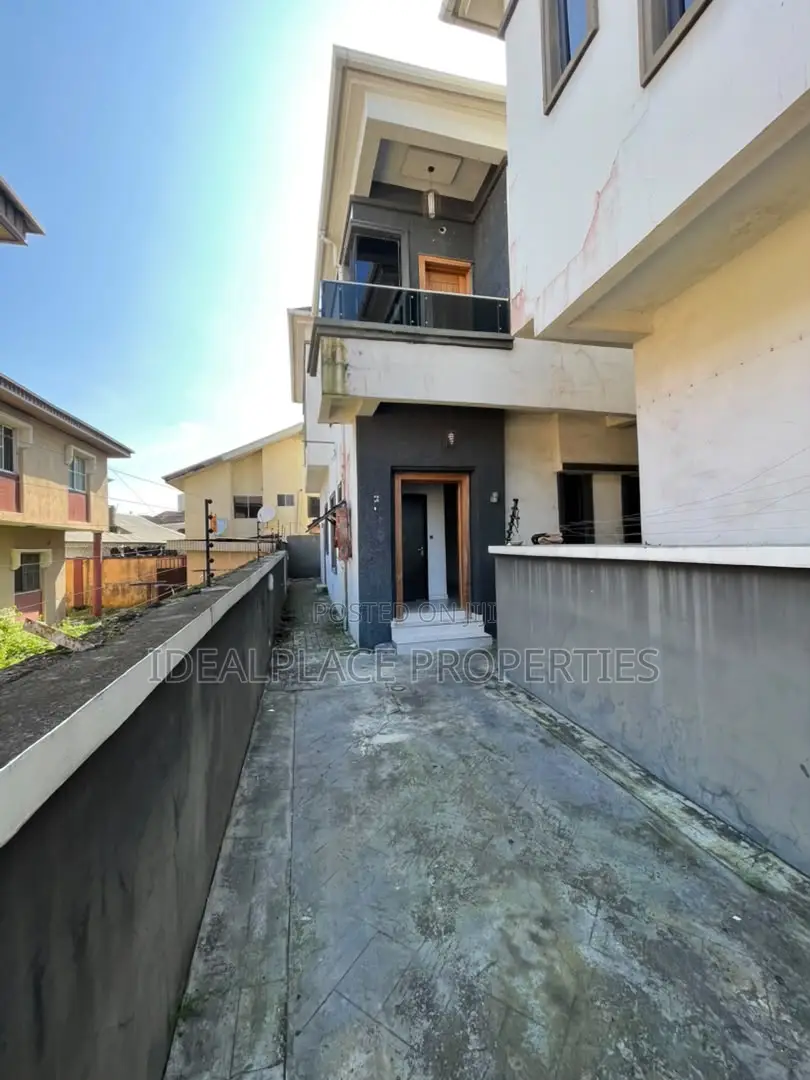 4bdrm Duplex in Ikota for rent in Ikota
