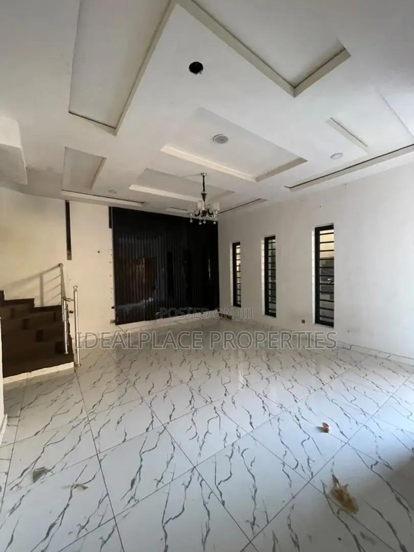 4bdrm Duplex in Ikota for rent in Ikota