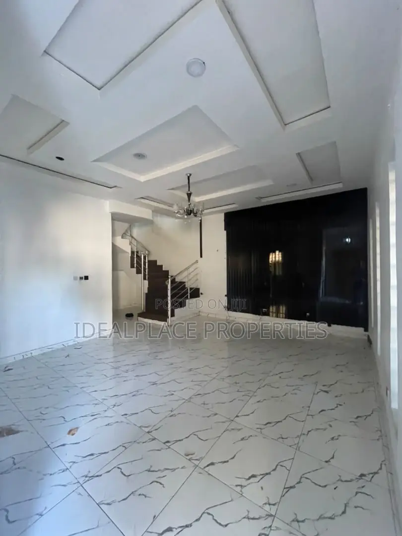 4bdrm Duplex in Ikota for rent in Ikota
