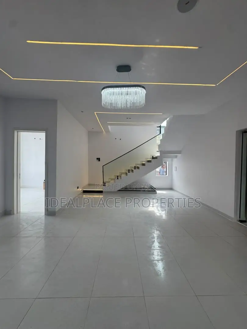 4bdrm Duplex in Sangotedo for sale in Sangotedo