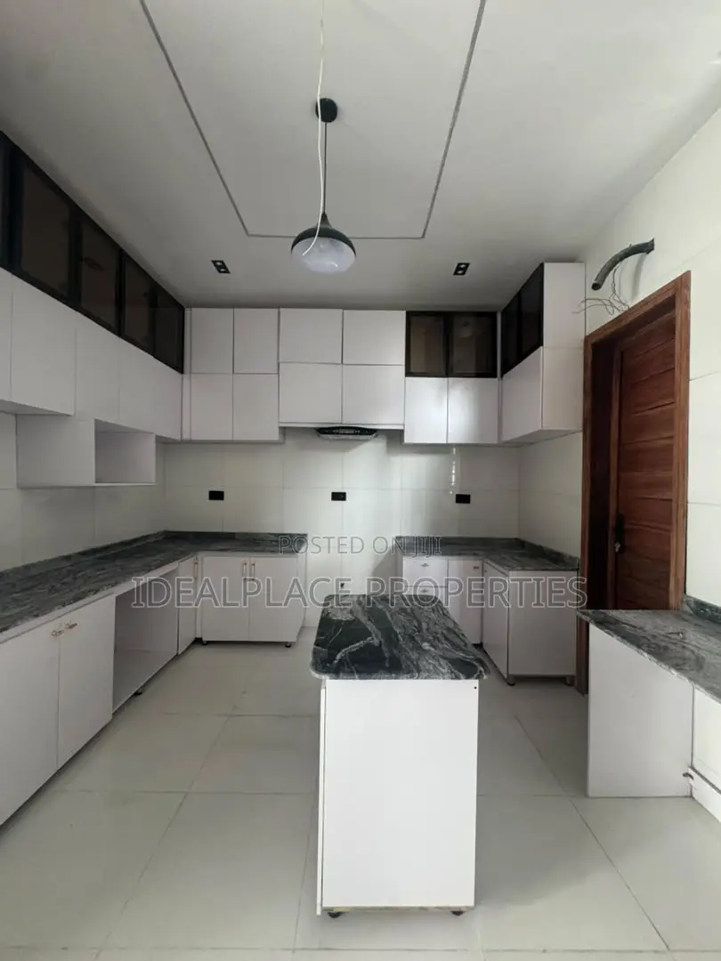 4bdrm Duplex in Sangotedo for sale in Sangotedo