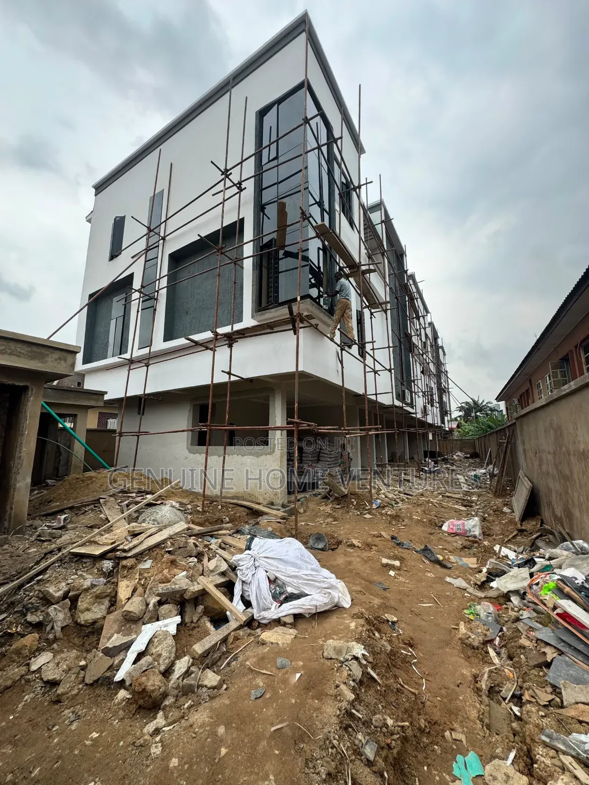 4bdrm Duplex in Alaka Estate for sale in Alaka Estate