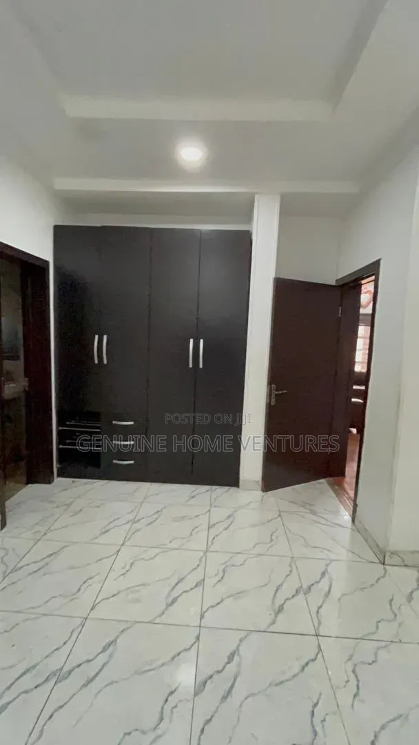 4bdrm Duplex in Mende for sale in Mende