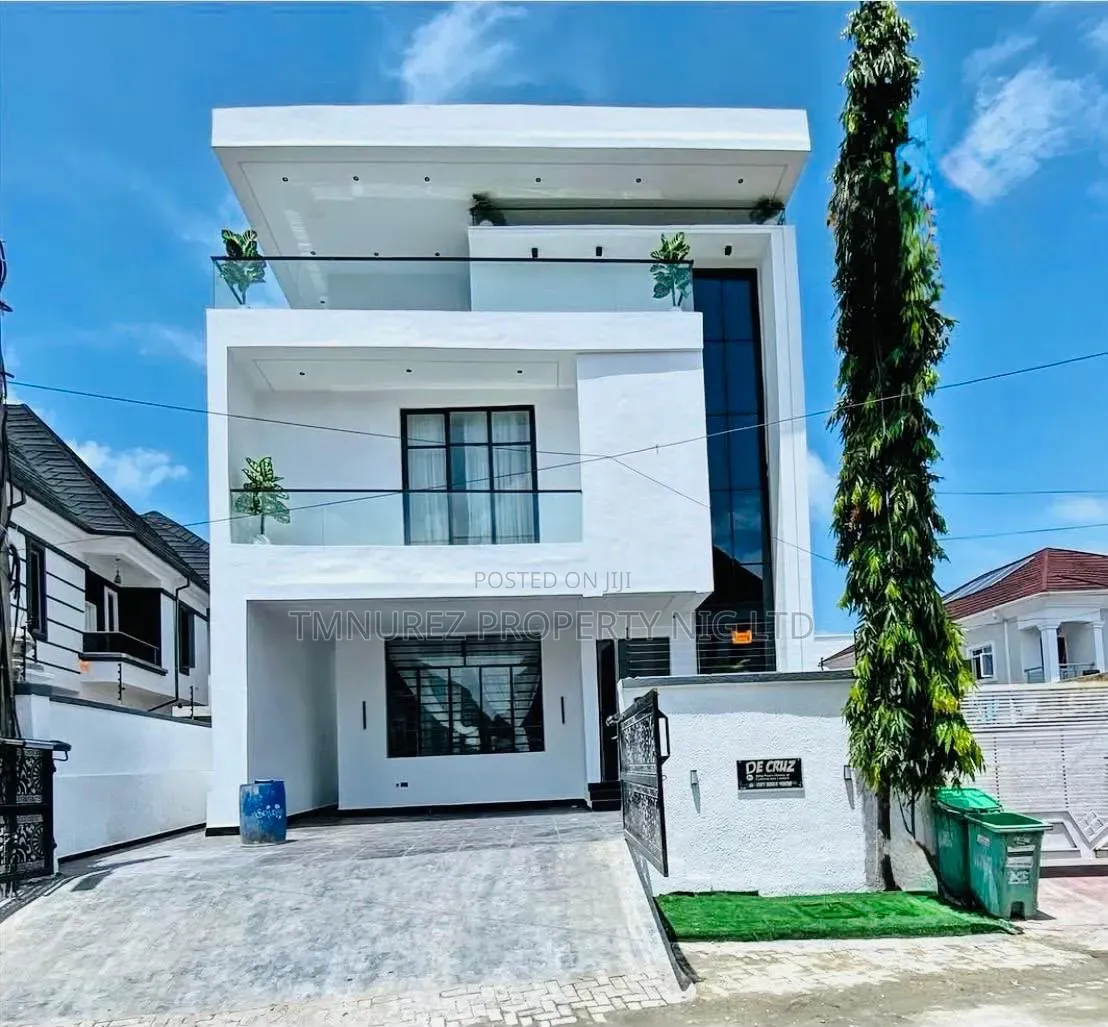 5bdrm Duplex in Ikota Estate, 1004 for sale in 1004