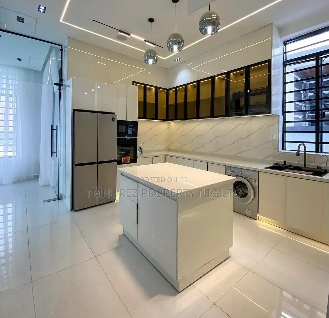 5bdrm Duplex in Ikota Estate, 1004 for sale in 1004