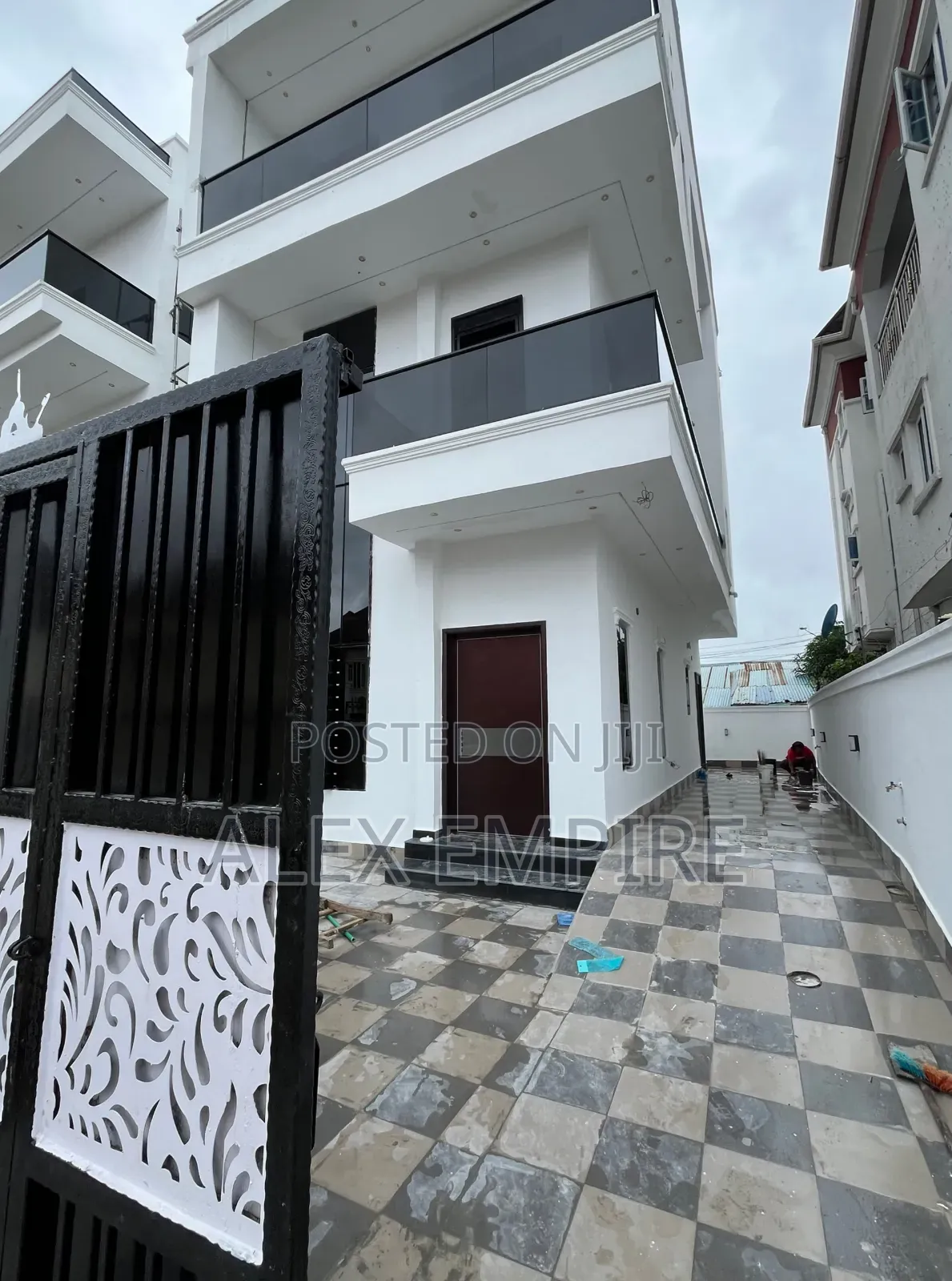 5bdrm Duplex in Ago Palace for sale in Ago Palace