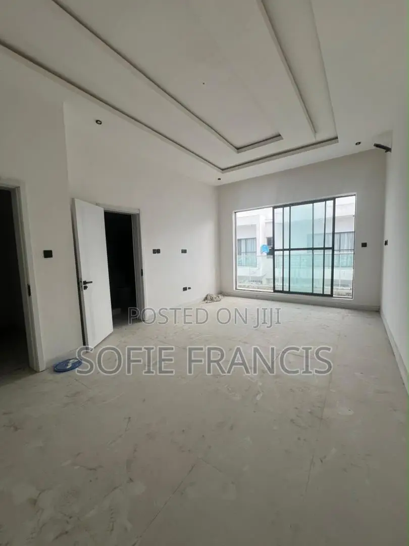4bdrm Duplex in Vgc for sale in VGC / Ajah