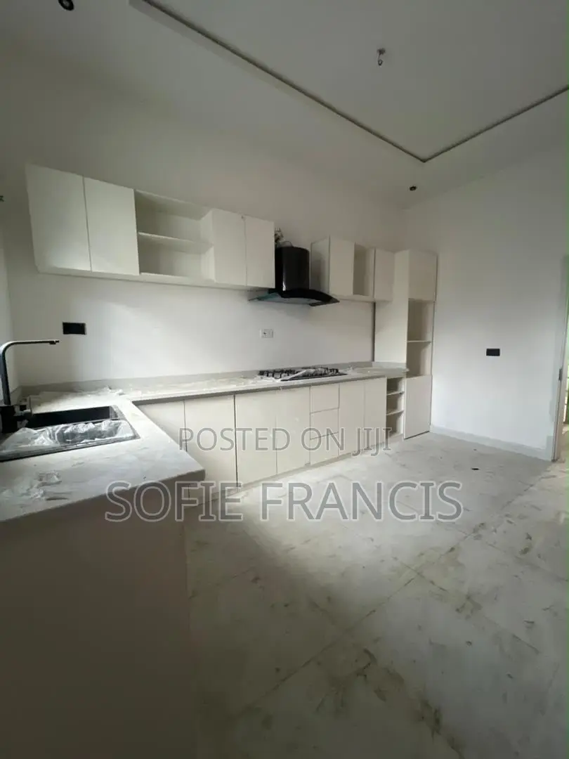 4bdrm Duplex in Vgc for sale in VGC / Ajah