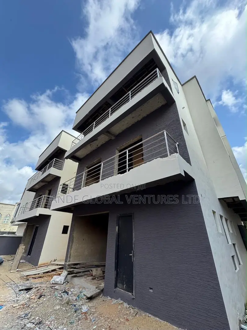 4bdrm Duplex in Surulere for sale in Surulere