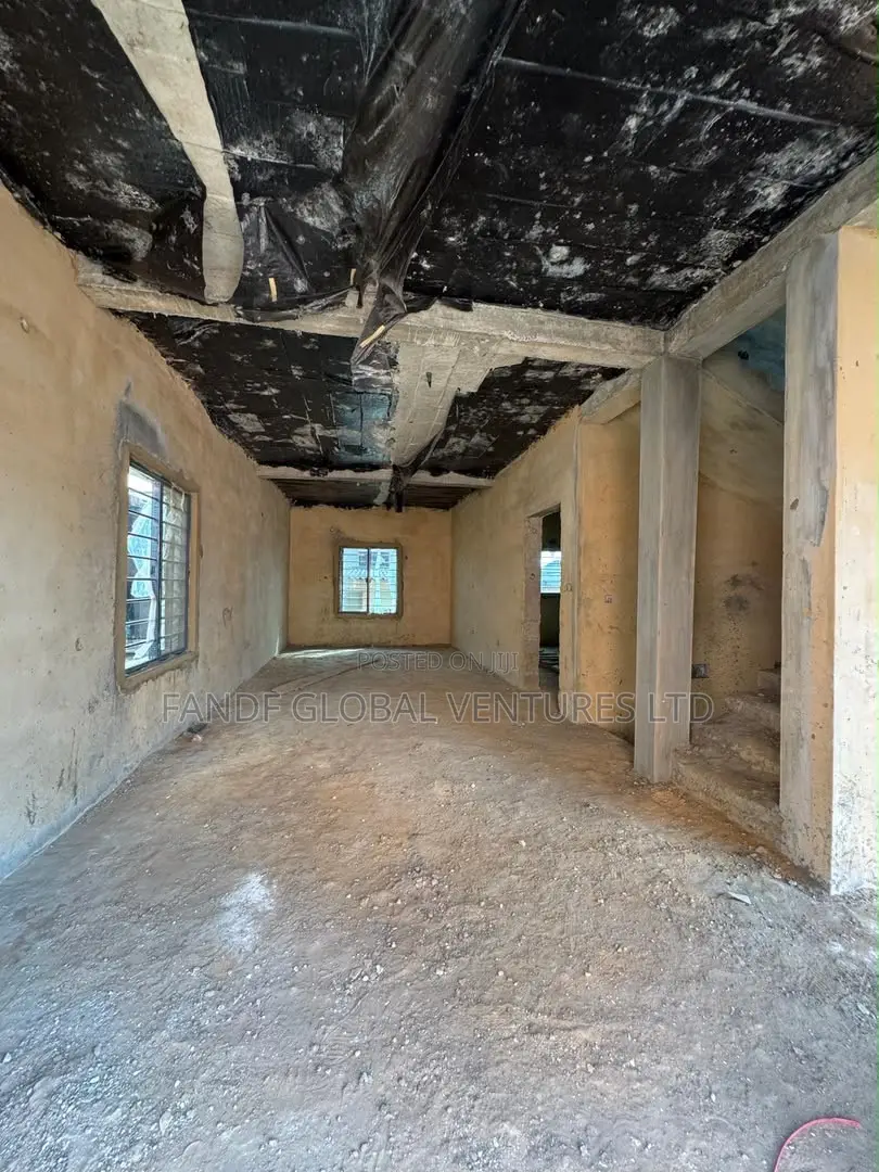 4bdrm Duplex in Surulere for sale in Surulere