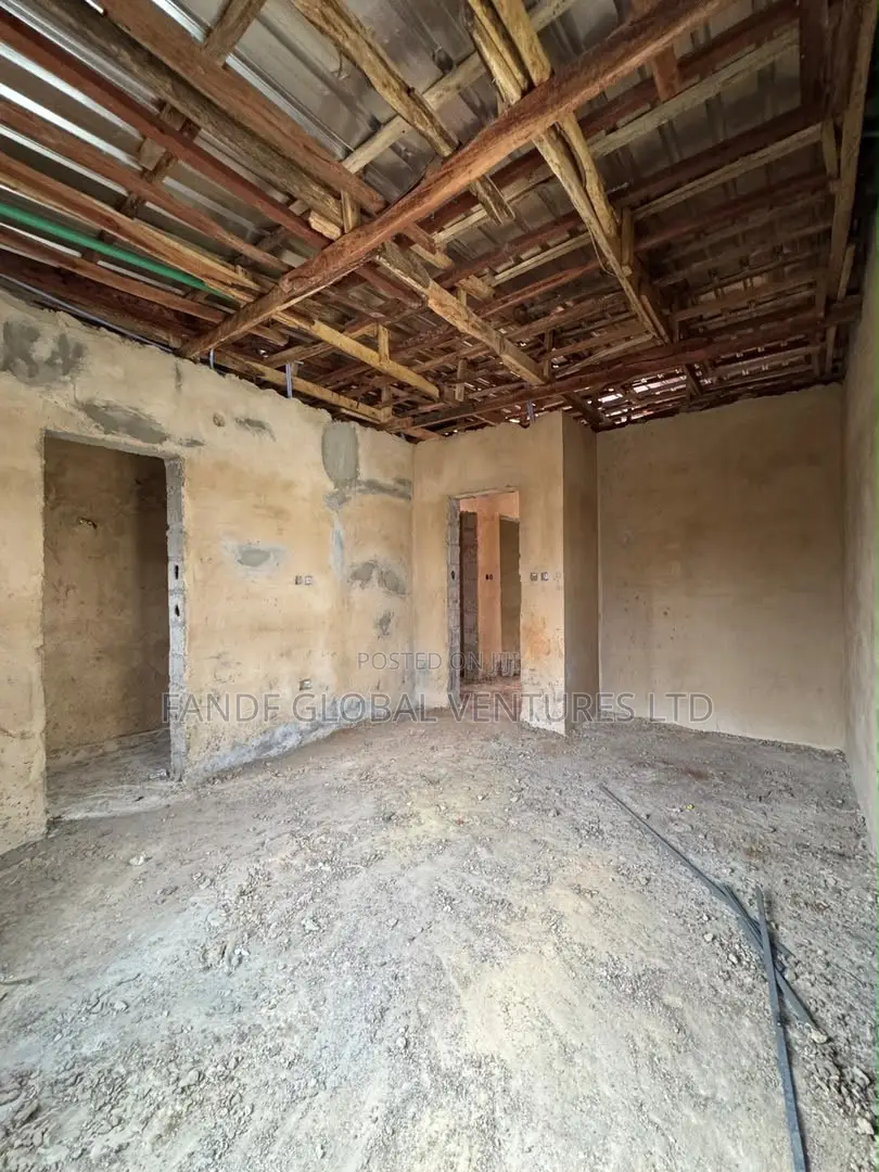 4bdrm Duplex in Surulere for sale in Surulere
