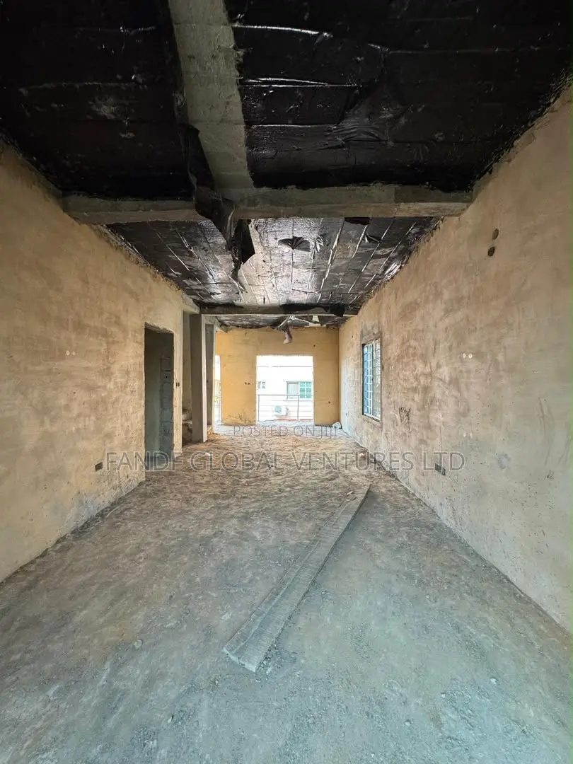 4bdrm Duplex in Surulere for sale in Surulere
