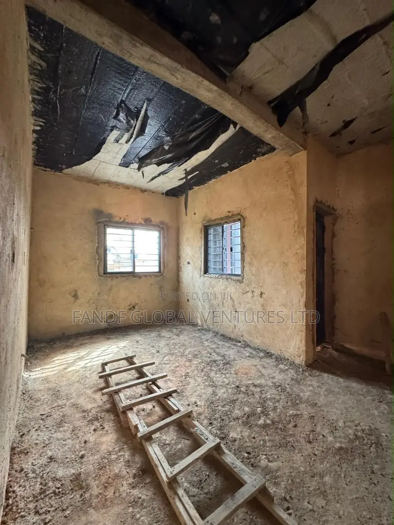 4bdrm Duplex in Surulere for sale in Surulere