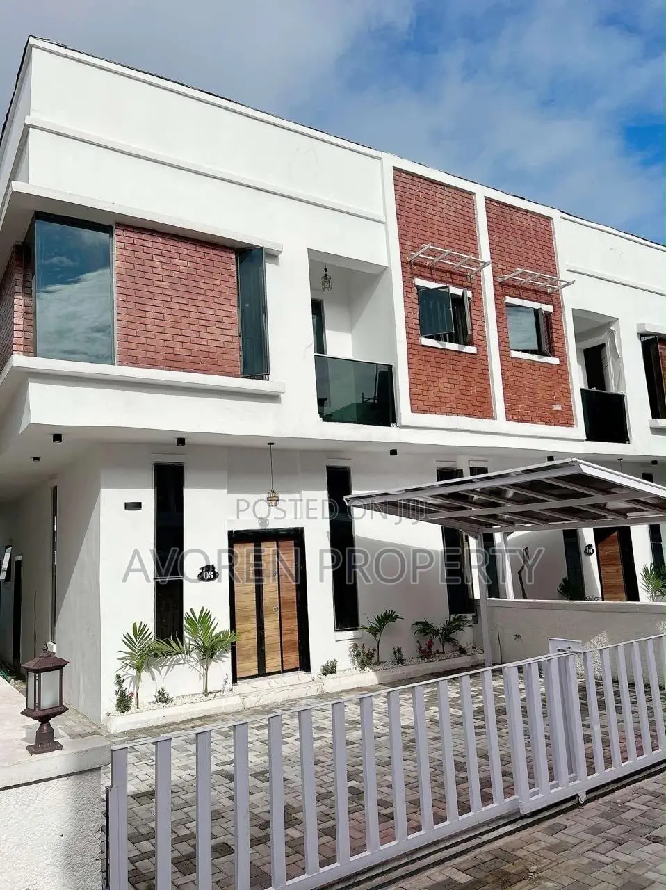 Furnished 4bdrm Apartment in Victoria Crest 2, Chevron for sale in Chevron