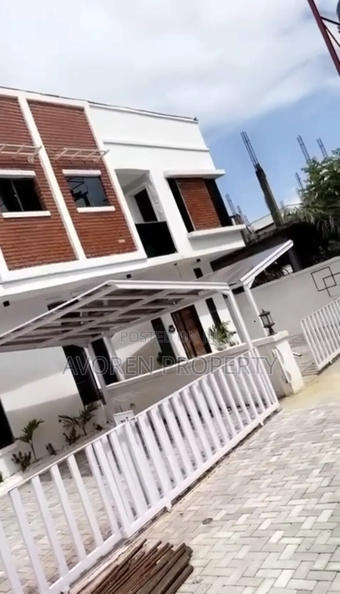 Furnished 4bdrm Apartment in Victoria Crest 2, Chevron for sale in Chevron