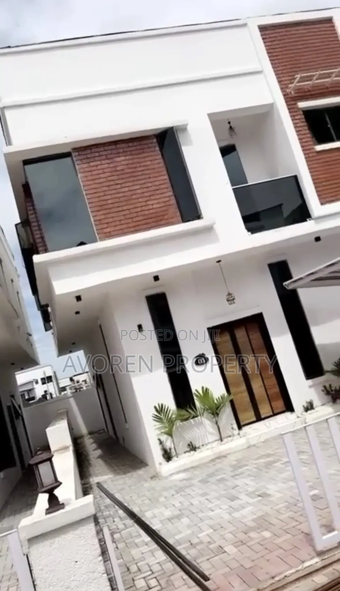 Furnished 4bdrm Apartment in Victoria Crest 2, Chevron for sale in Chevron