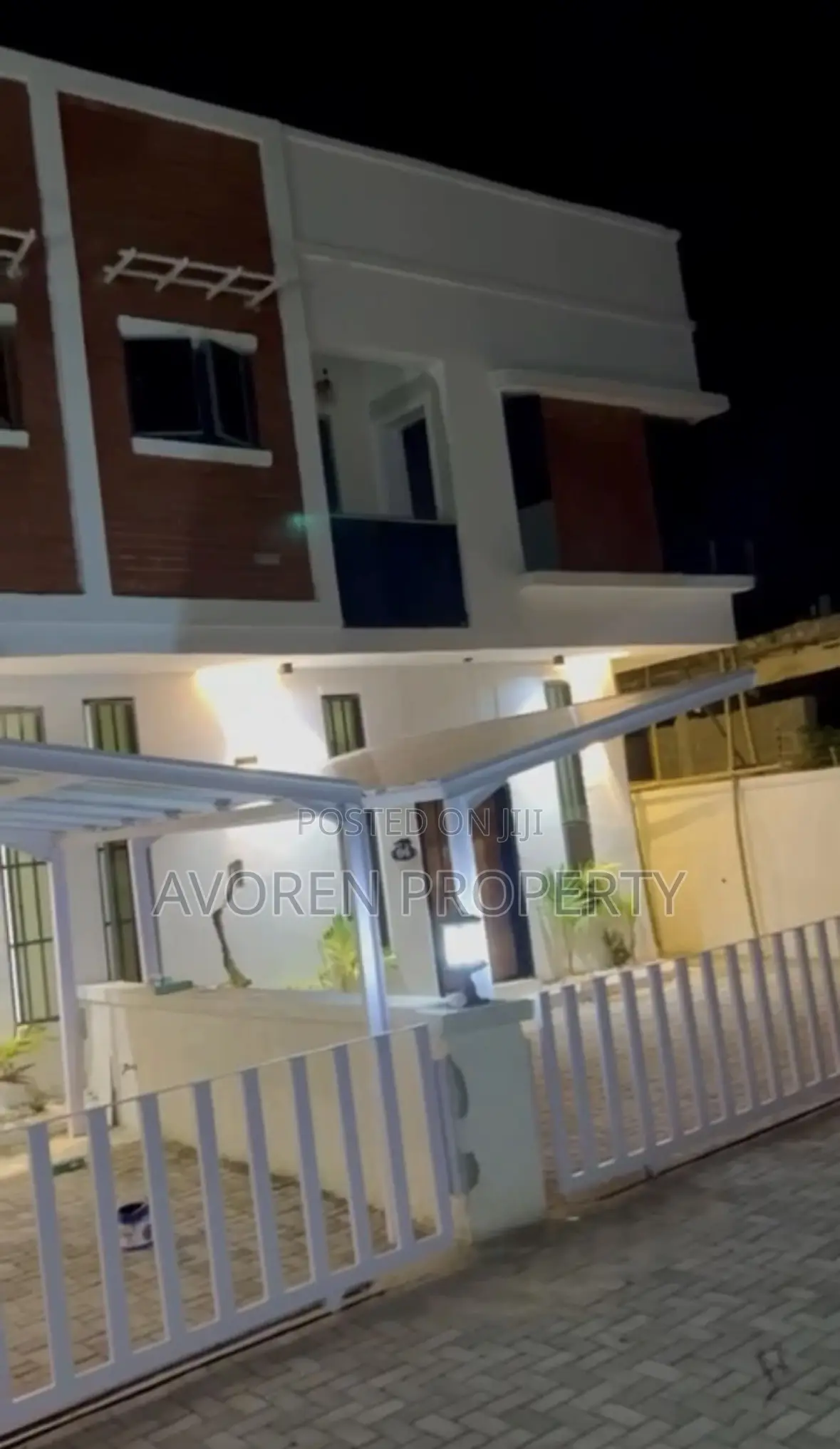 Furnished 4bdrm Apartment in Victoria Crest 2, Chevron for sale in Chevron