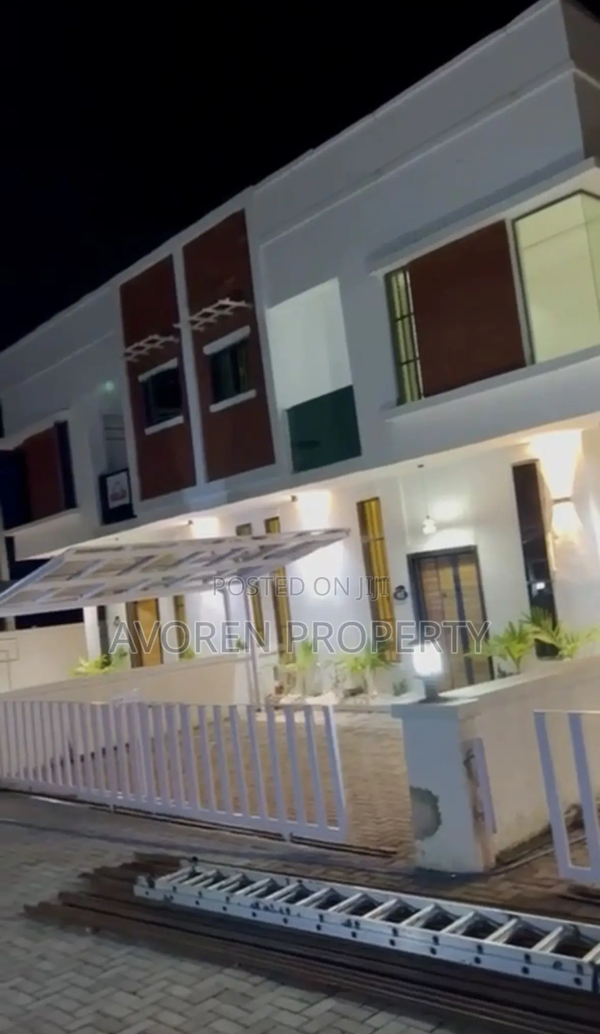 Furnished 4bdrm Apartment in Victoria Crest 2, Chevron for sale in Chevron
