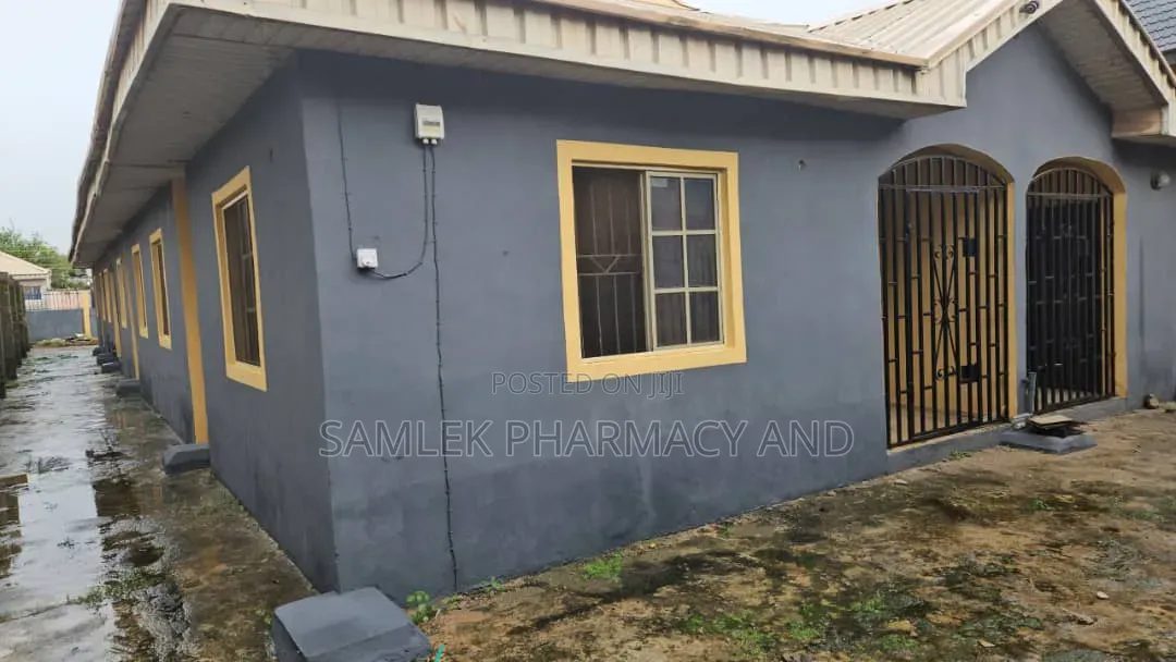 2bdrm Block of Flats in Slewu, Igbogbo for sale in Igbogbo