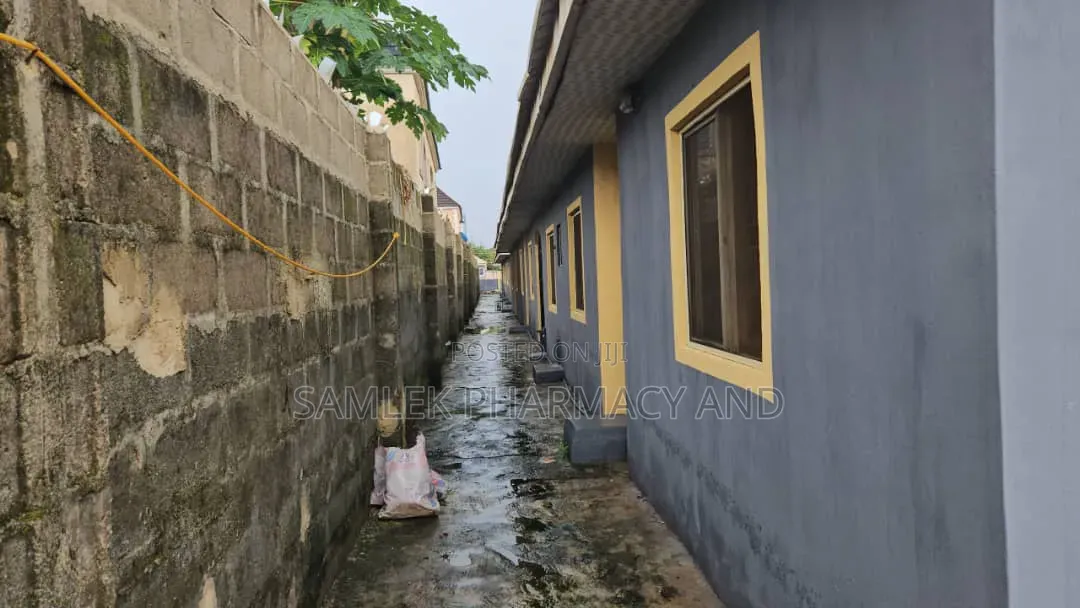 2bdrm Block of Flats in Slewu, Igbogbo for sale in Igbogbo
