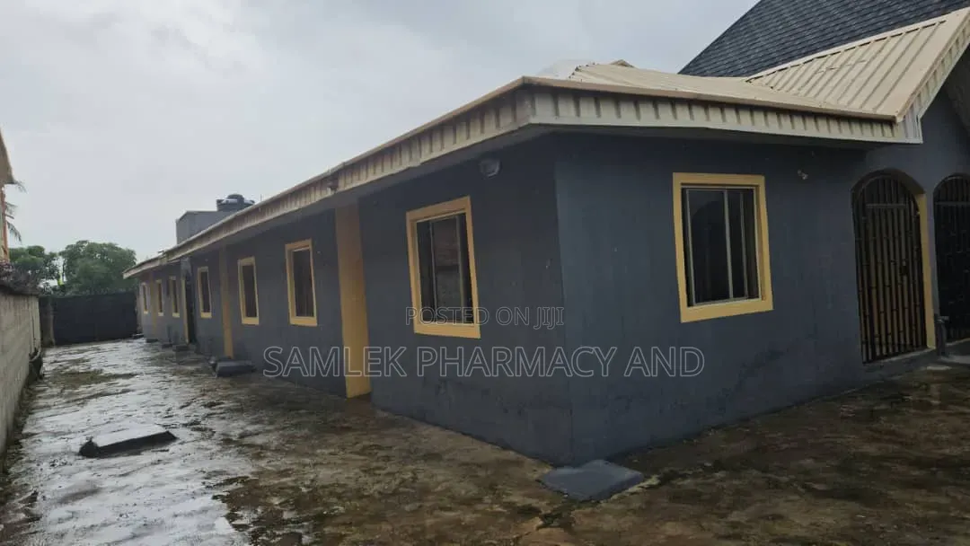 2bdrm Block of Flats in Slewu, Igbogbo for sale in Igbogbo