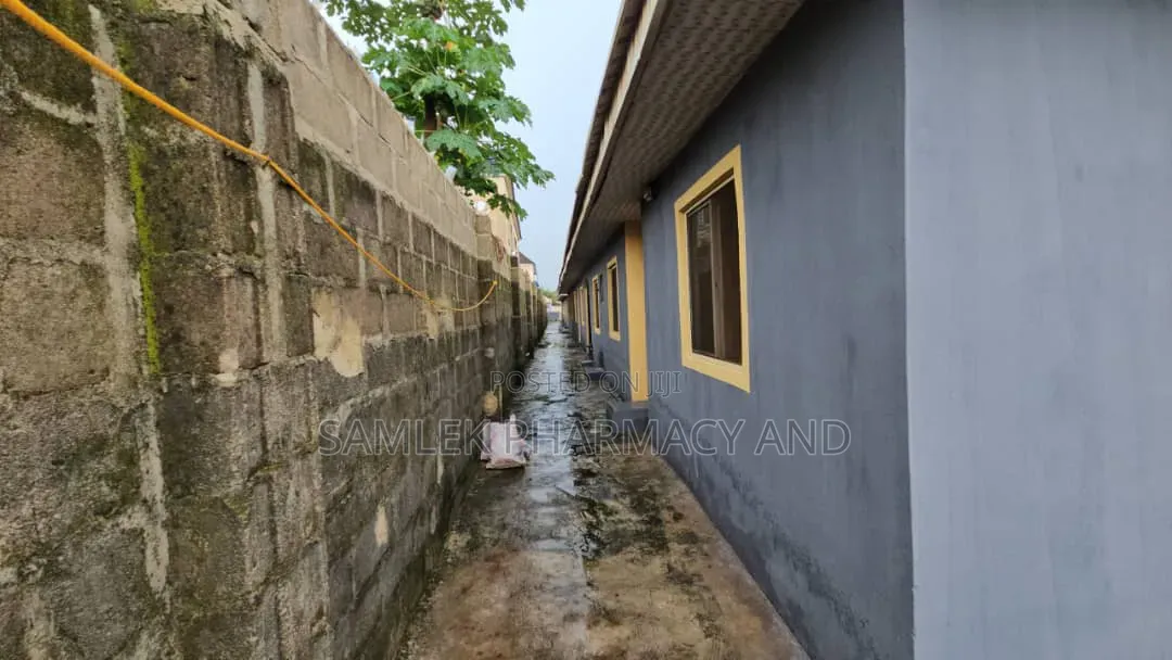 2bdrm Block of Flats in Slewu, Igbogbo for sale in Igbogbo