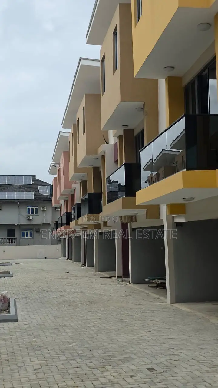 4bdrm Duplex in Lagos State for sale in Lagos State
