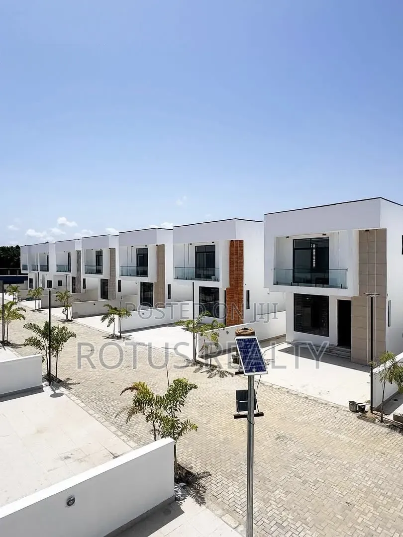4bdrm Duplex in Lekki Expressway for sale in Lekki Expressway